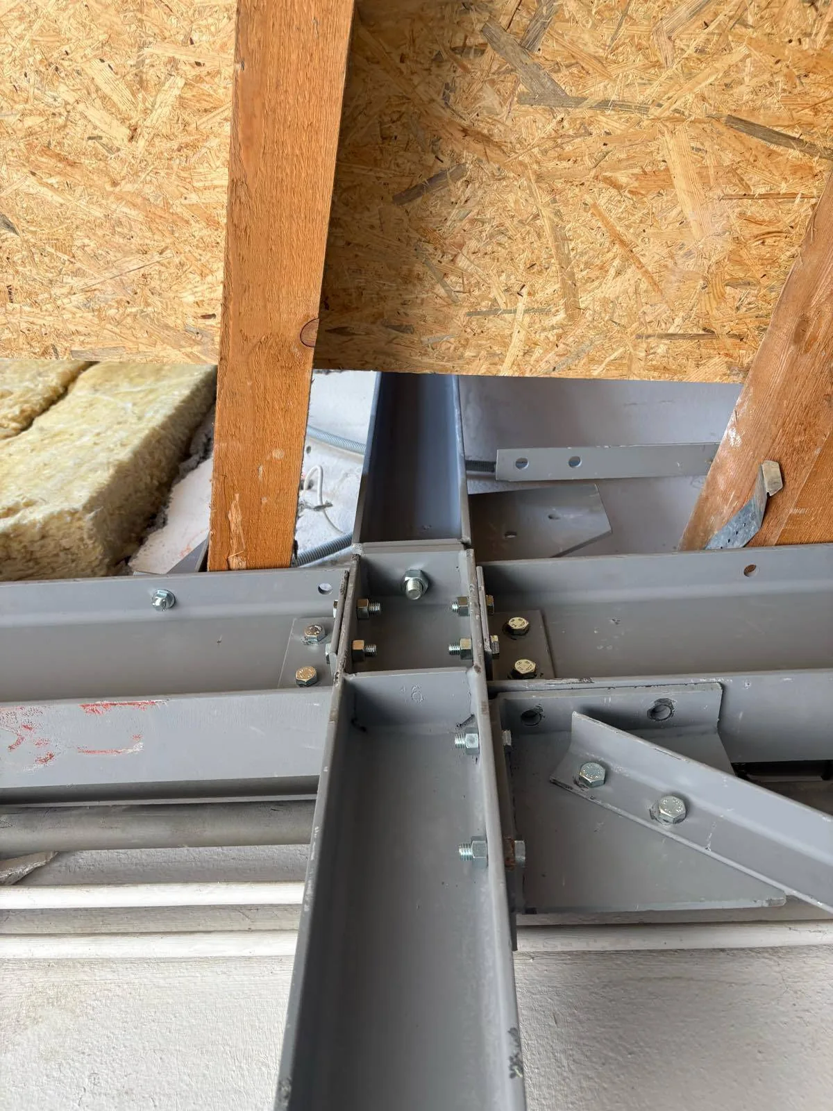 Nouveau plancher porteur avec poutres dimensionnées par calcul de structure